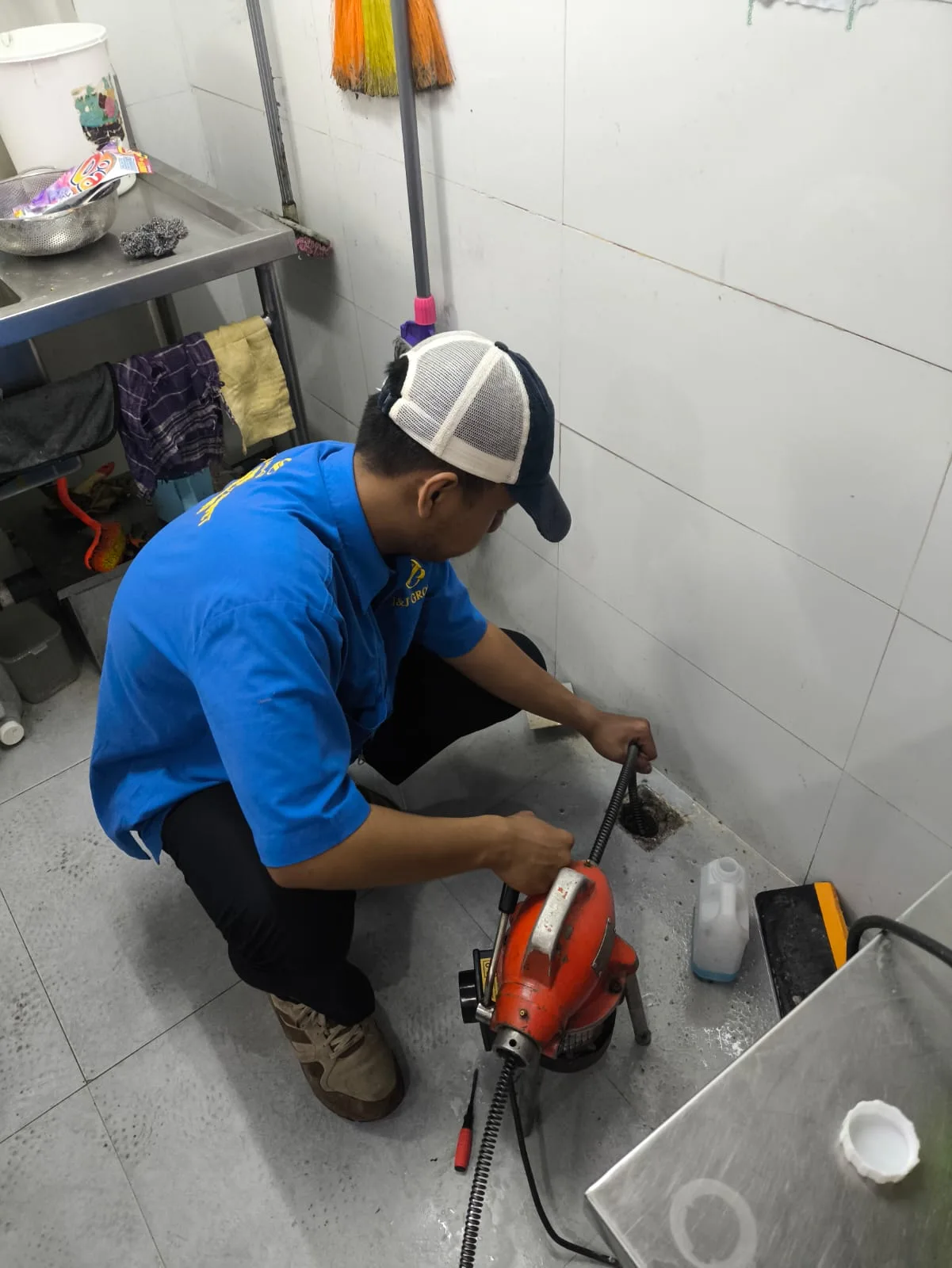 Dokumentasi Pengerjaan Pelancaran Pipa Superindo Supermarket - Rootera Plumbing