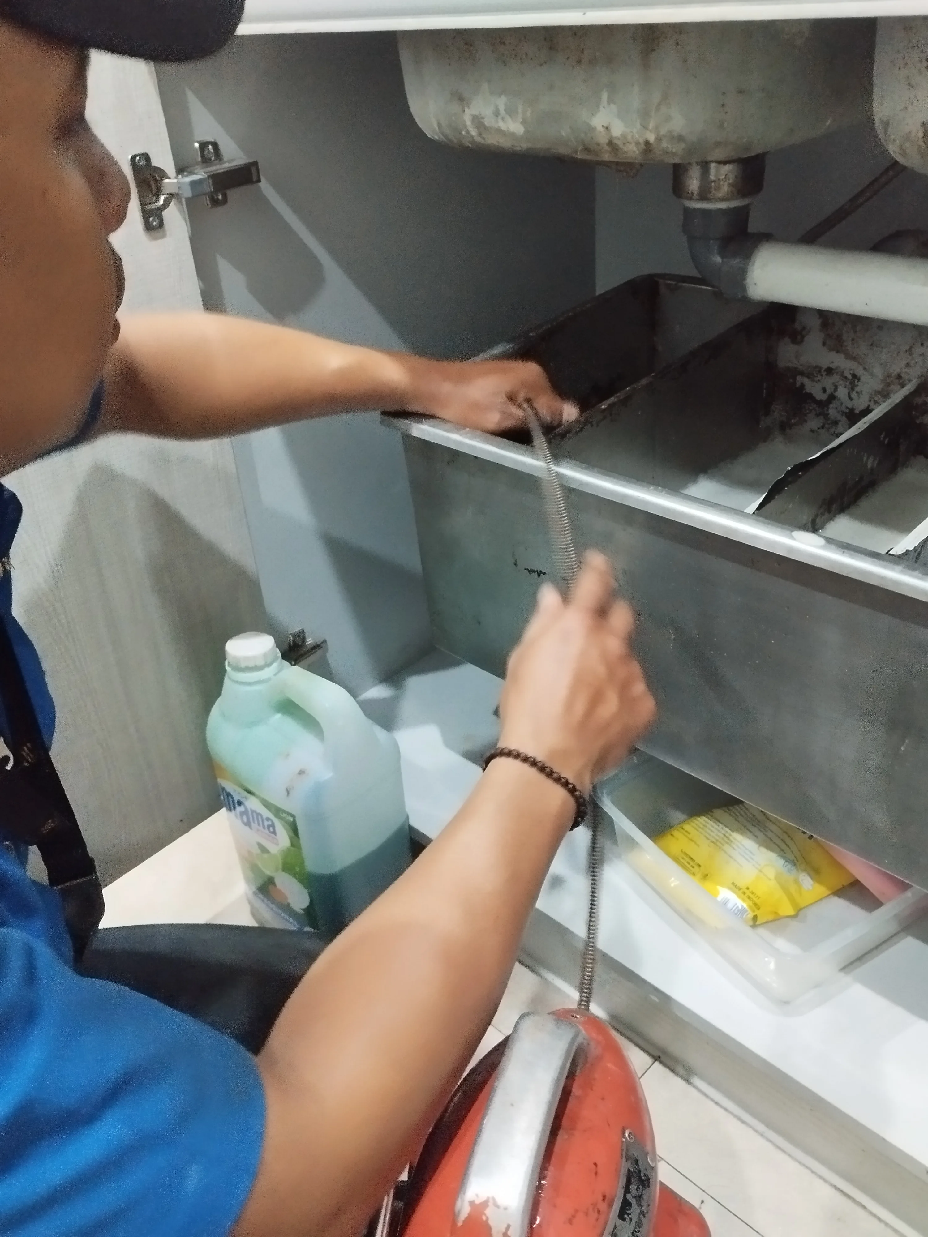 Pembersihan Grease Trap Restoran