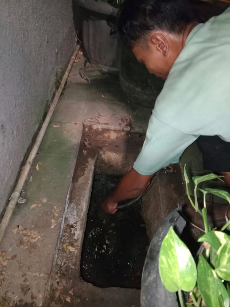 Dokumentasi Pengerjaan Pipa Pelancaran Bak Kontrol Mampet Area Kebayoran Baru - Rootera Plumbing