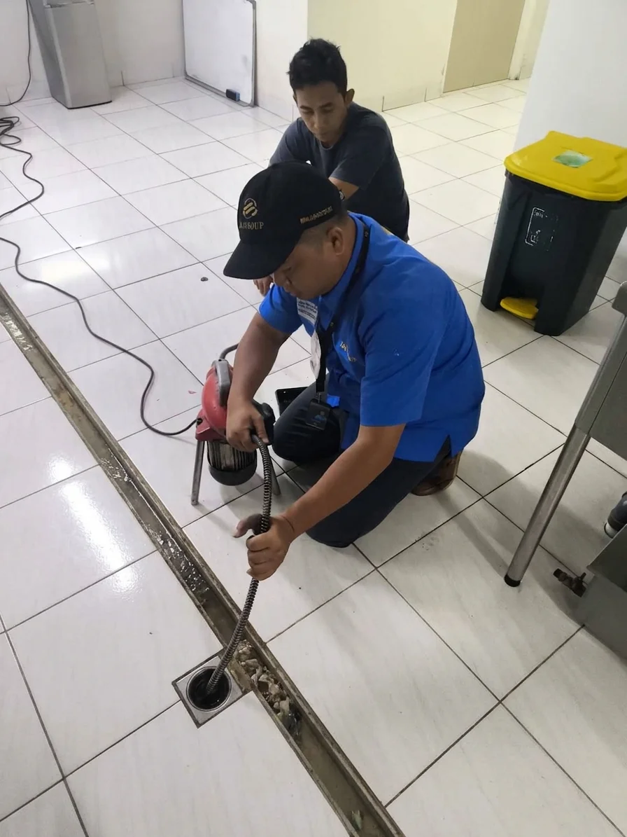 Dokumentasi Pengerjaan Pipa Pelancaran Floor Drain Dapur Restoran Area Lampung - Rootera Plumbing