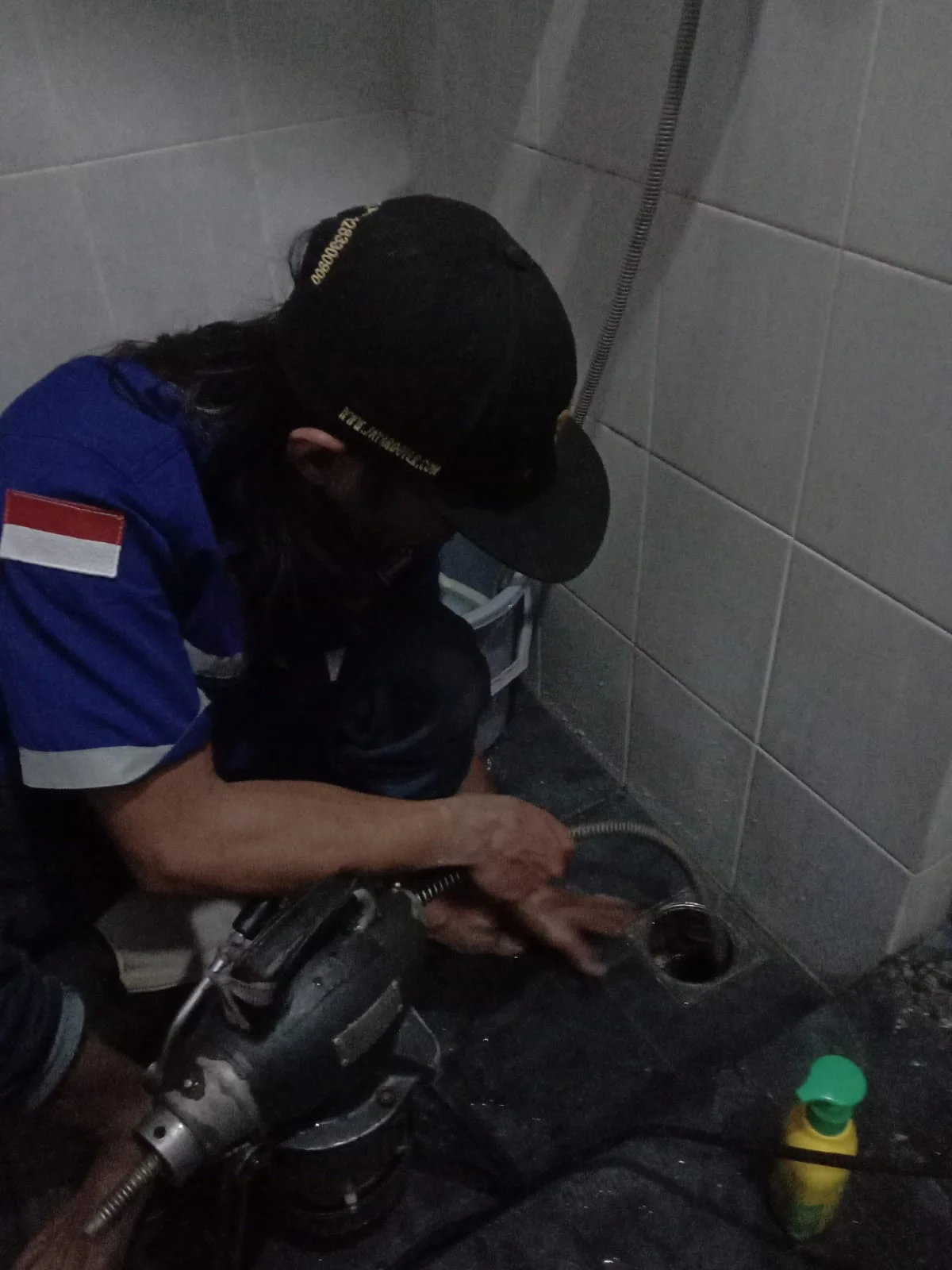 Dokumentasi - Pembersihan Saluran Floor Drain Area Shower Mampet